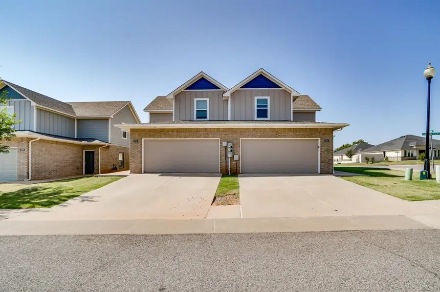 2208 Camino Del Plaza Lane, Edmond, OK 73013 - #2