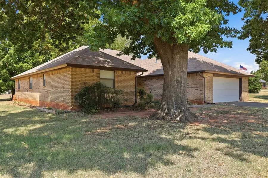 631 S Lariat Drive, Mustang, OK 73064 - #3