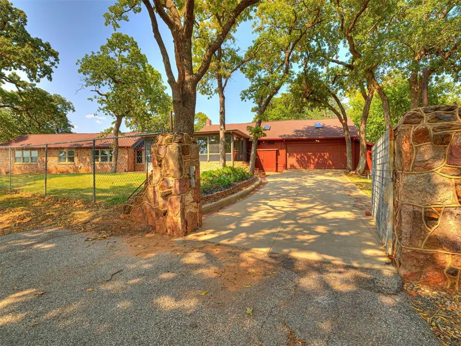 1016 N Shore Drive, Guthrie, OK 73044 - #2