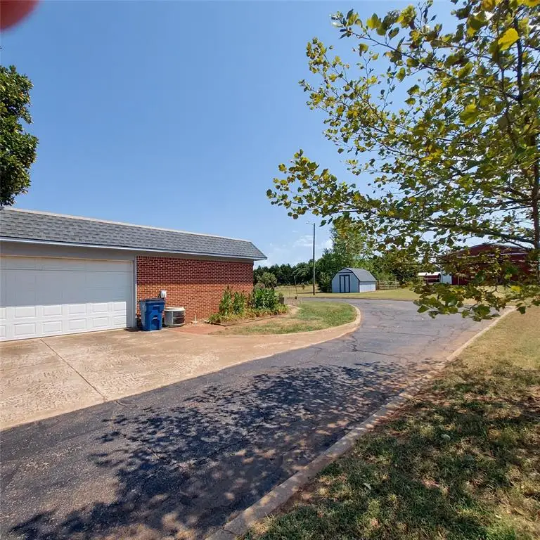 2121 W 15th Street, Chandler, OK 74834 - #2