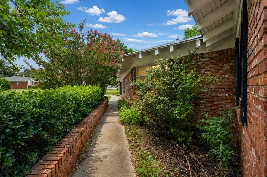 301 E Ridgewood Drive, Midwest City, OK 73110 - #3