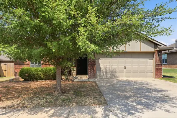 909 Cimarron Creek Drive, Yukon, OK 73099