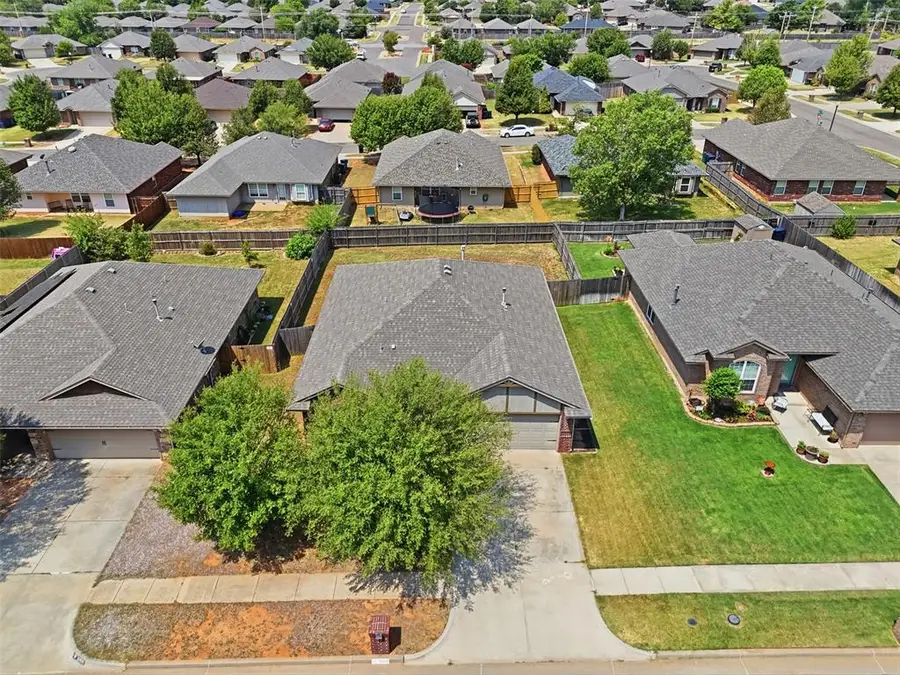 909 Cimarron Creek Drive, Yukon, OK 73099 - #2