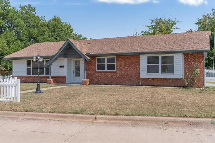 601 Country Club Circle, Oklahoma City, OK 73110 - #2