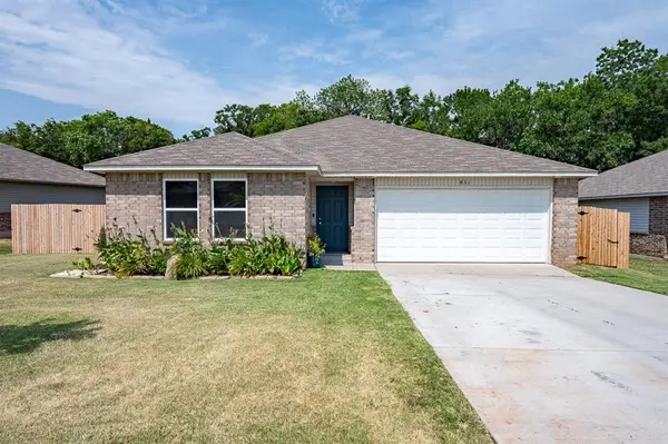 831 Twin Lakes Drive, Noble, OK 73068