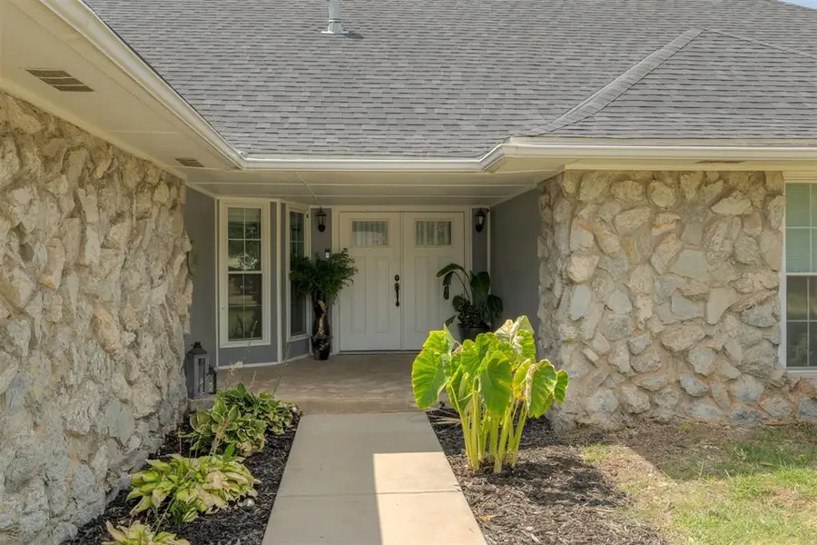 617 N Falcon Way, Mustang, OK 73064 - #2