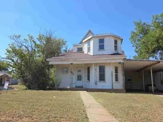 321 W B Avenue, Elk City, OK 73644 - #2