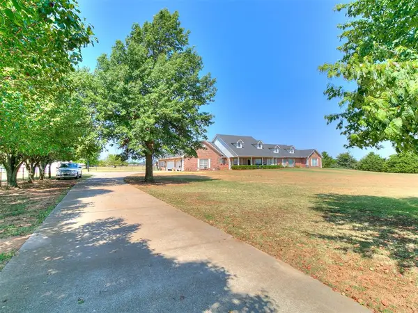 5401 Castle Ridge Drive, Mustang, OK 73064