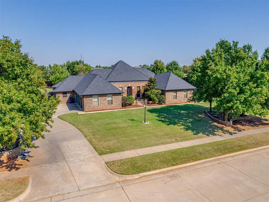 1423 E Twin Brook Terrace, Mustang, OK 73064 - #1