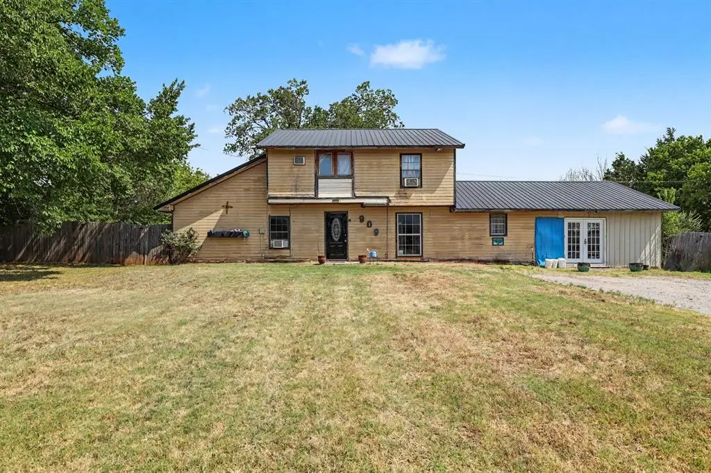 909 E Park Street, Tecumseh, OK 74873 - #1
