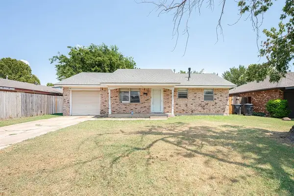 1504 Lawton, Moore, OK 73160