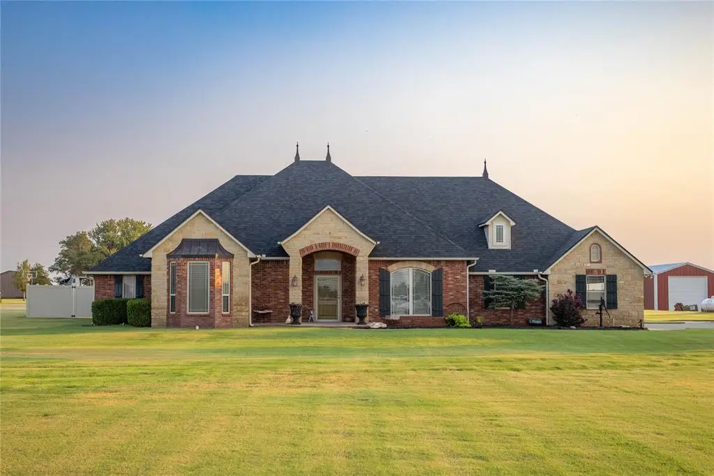 24191 E 996 Road, Weatherford, OK 73096 - #1
