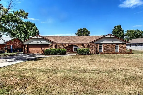 1823 W Rose Oak Drive, Mustang, OK 73064