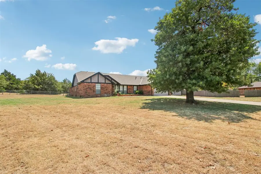 812 Dripping Springs Drive, Edmond, OK 73034 - #2