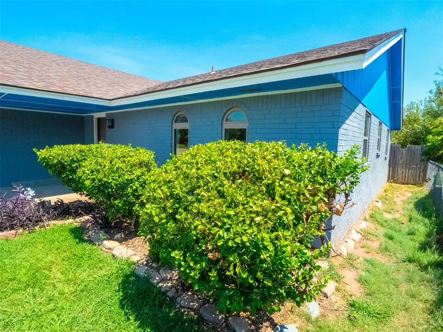 1216 Glenwood Drive, Moore, OK 73160 - #2