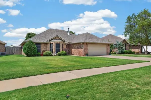 1221 W Johnathan Way, Mustang, OK 73064 - #2