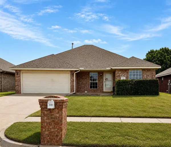 328 S Castle Ridge Lane, Mustang, OK 73064