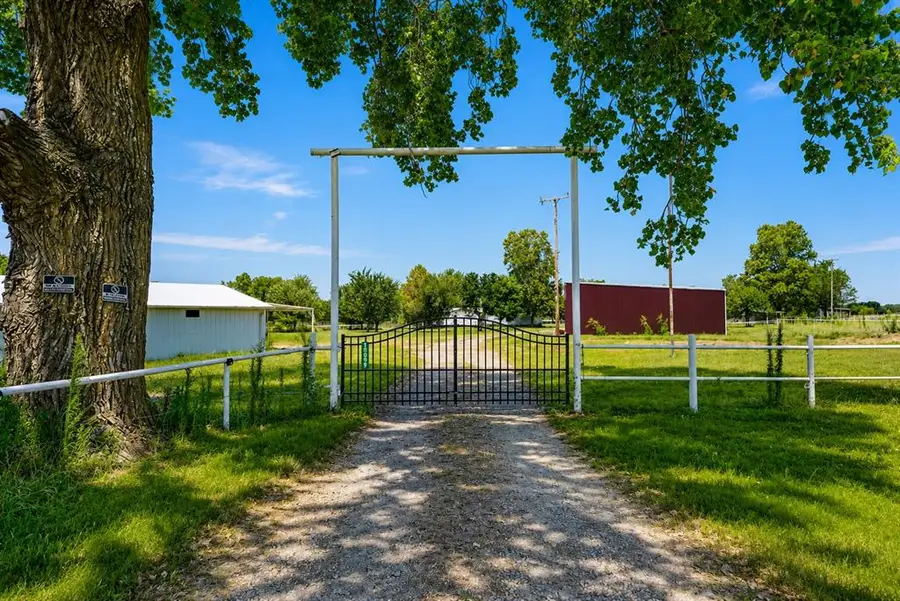 18699 Grayson Boulevard, Henryetta, OK 74437 - #2