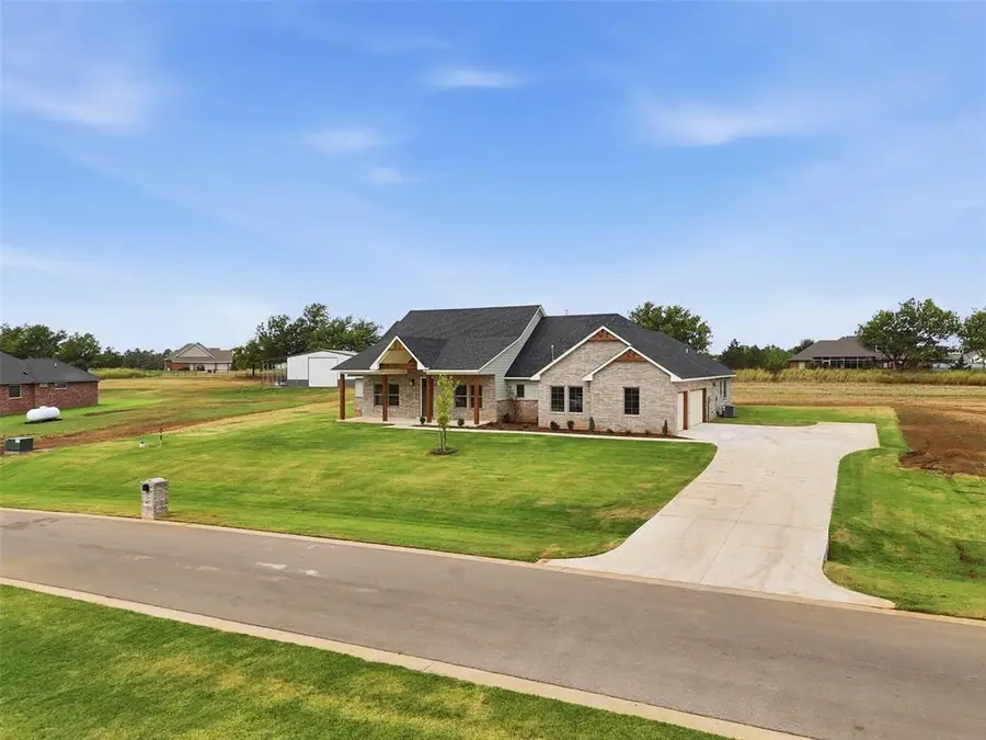 9027 Avington Way, Guthrie, OK 73044 - #2