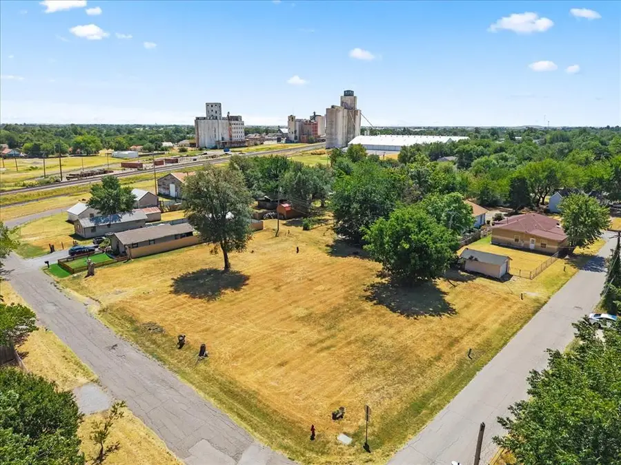 511 W Cobb Street, El Reno, OK 73036 - #2