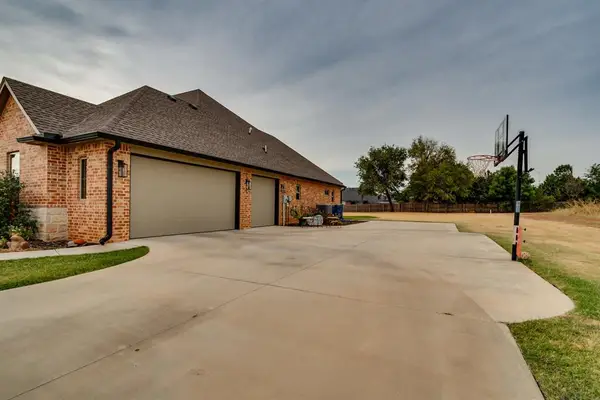 1408 W Harvard Way, Mustang, OK 73064