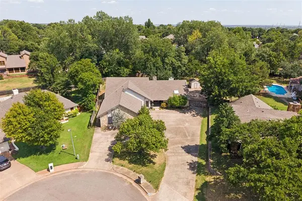 2008 Mistletoe Court, Edmond, OK 73034