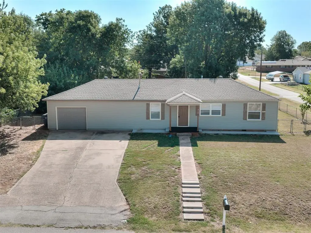 704 N Madison Avenue, Blanchard, OK 73010 - #1