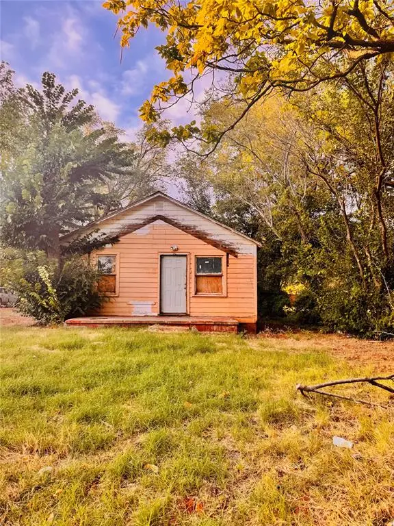 1319 W 1st Street, Elk City, OK 73644