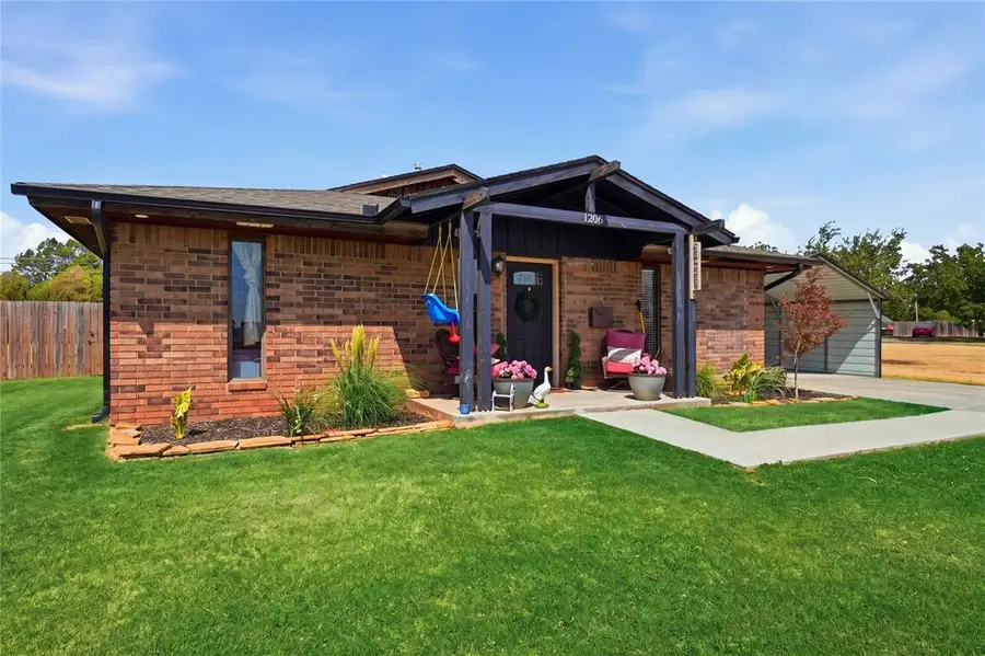 1206 N Market Street, Cordell, OK 73632 - #3
