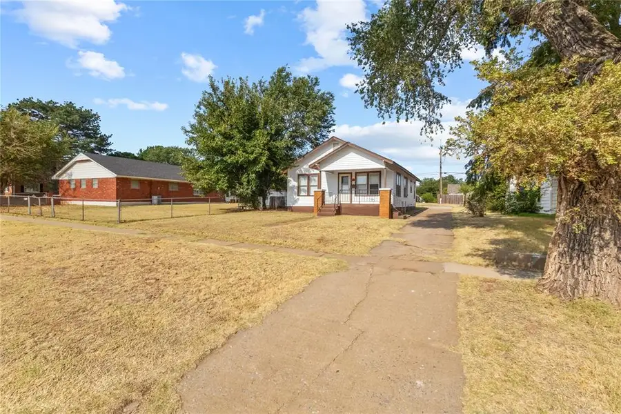 322 S 13th Street, Clinton, OK 73601 - #2