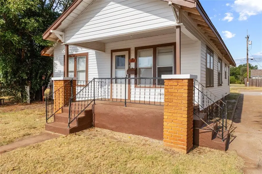 322 S 13th Street, Clinton, OK 73601 - #3