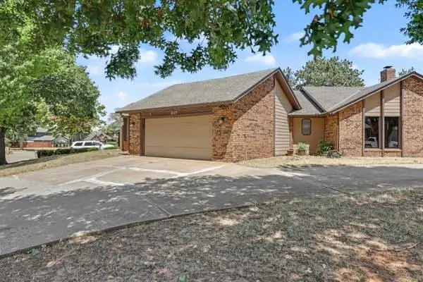 6117 W Gun Hill Way, Oklahoma City, OK 73132 - #2