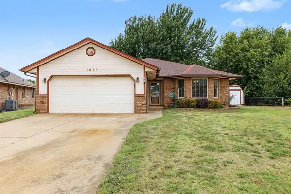 1611 N Orchard Terrace, Mustang, OK 73064