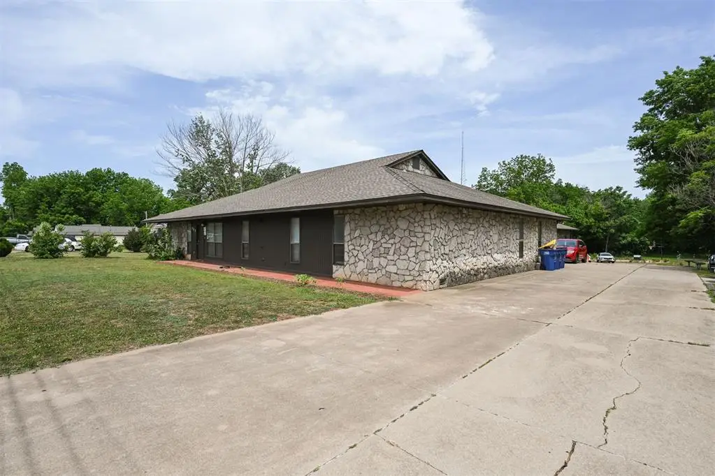 908 E 12th Avenue, Stillwater, OK 74074 - #1