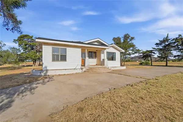 725 W Broadway Street, Mountain Park, OK 73552