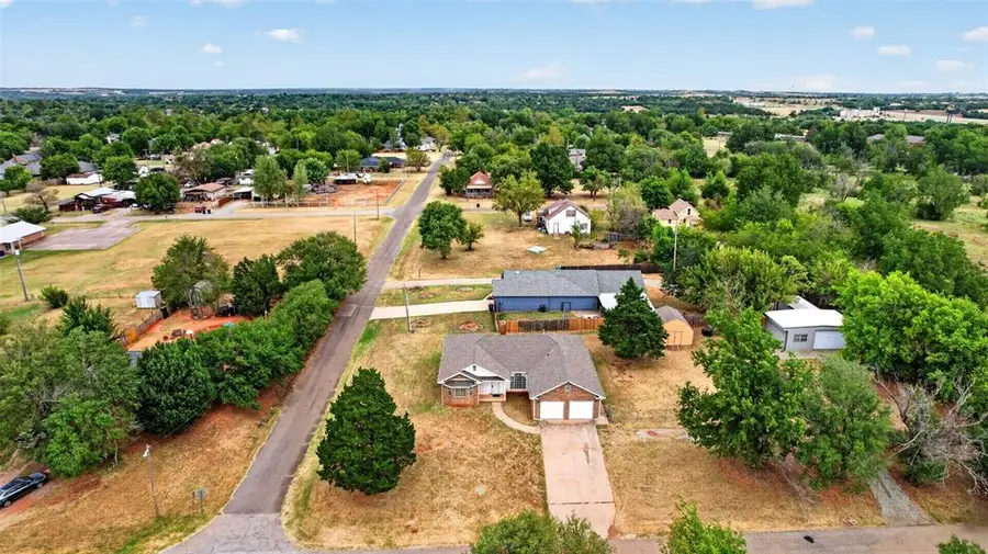 1802 E University Avenue, Guthrie, OK 73044 - #2