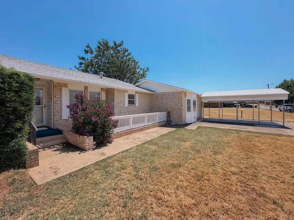 705 N Stanley Street, Hinton, OK 73047 - #1