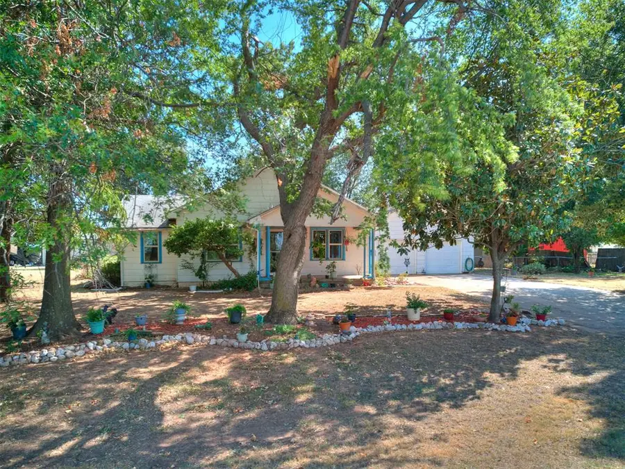 416 E Main Street, Calumet, OK 73014 - #3