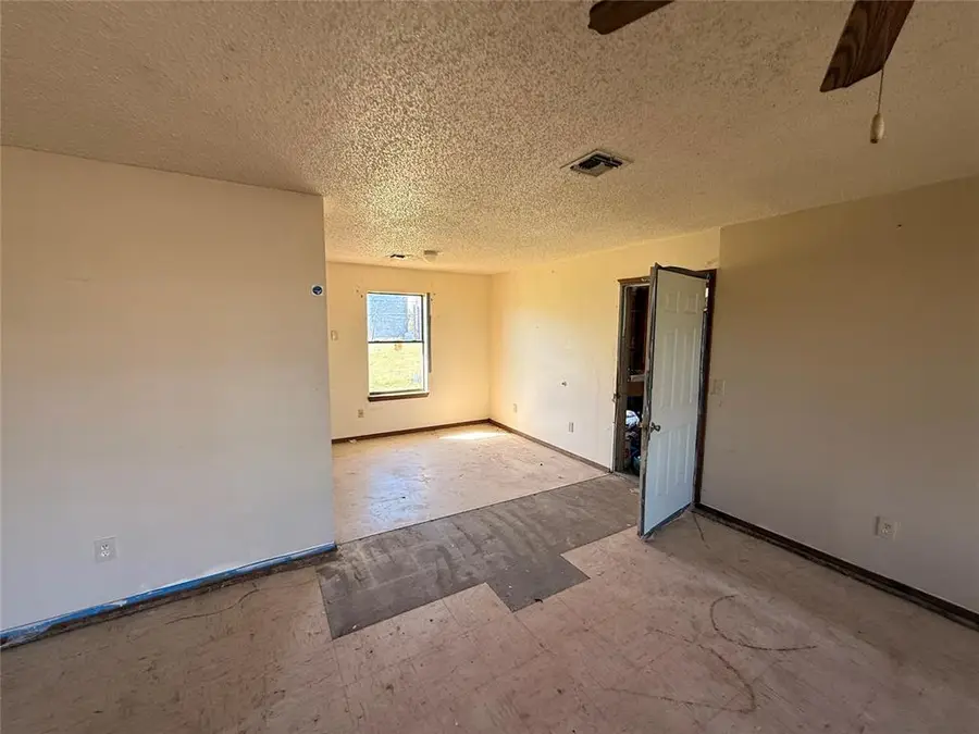 615 S Choctaw Avenue, Geary, OK 73040 - #3