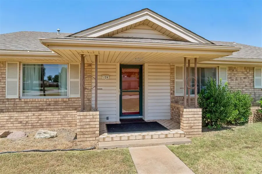 124 Ruskin Place, Chickasha, OK 73018 - #3