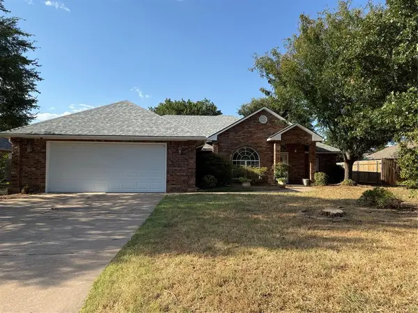 1231 Douglas Circle, Noble, OK 73068