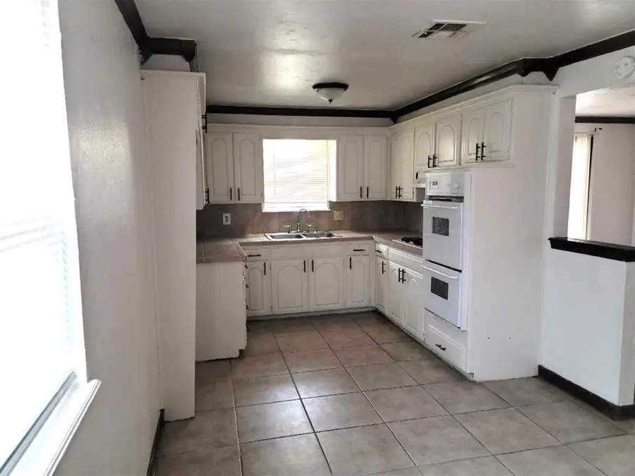 713 NE 83rd Street, Oklahoma City, OK 73114 - #3
