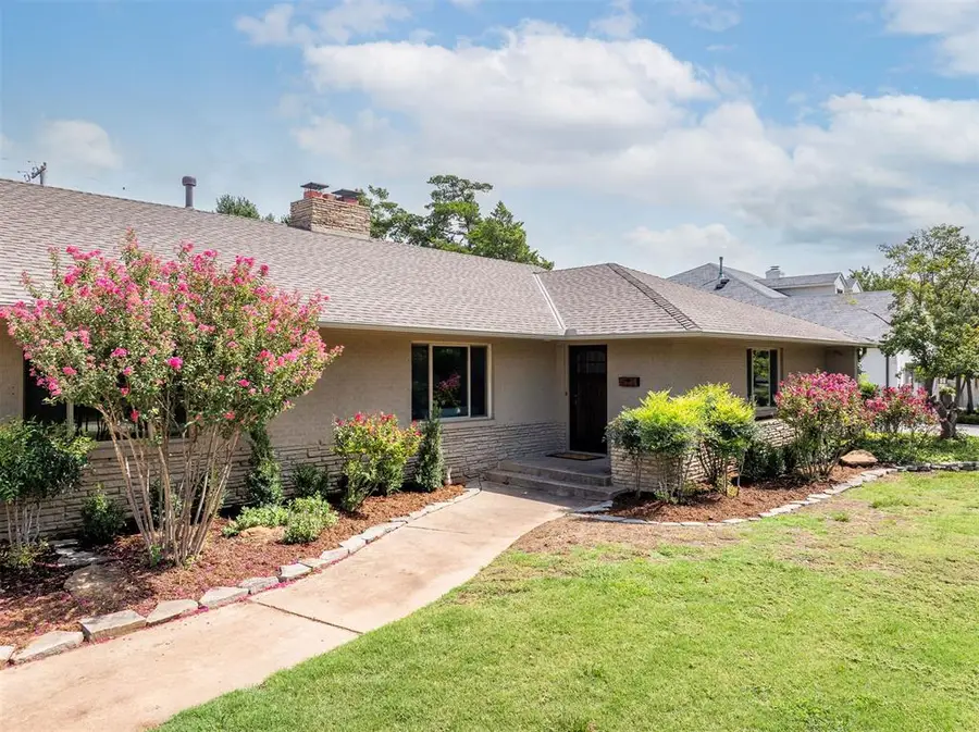 1807 Dorchester Drive, Nichols Hills, OK 73120 - #2