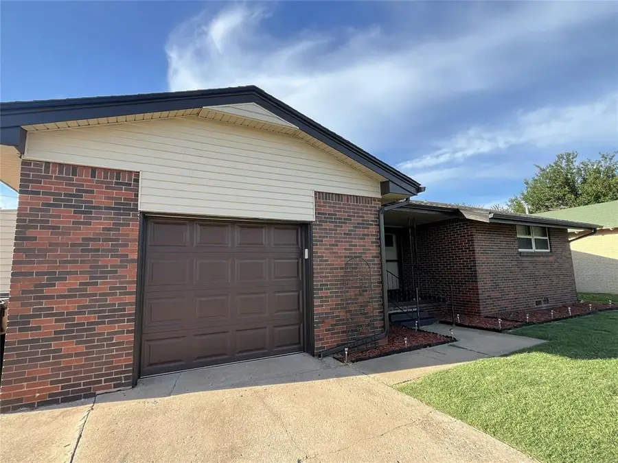 101 NE 5th Street, Moore, OK 73160 - #3