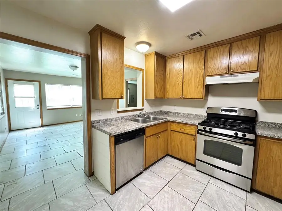 2411 N Clarke Street, Choctaw, OK 73020 - #2