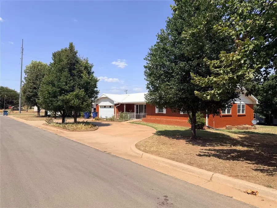 406 N Armor Avenue, Canton, OK 73724 - #3