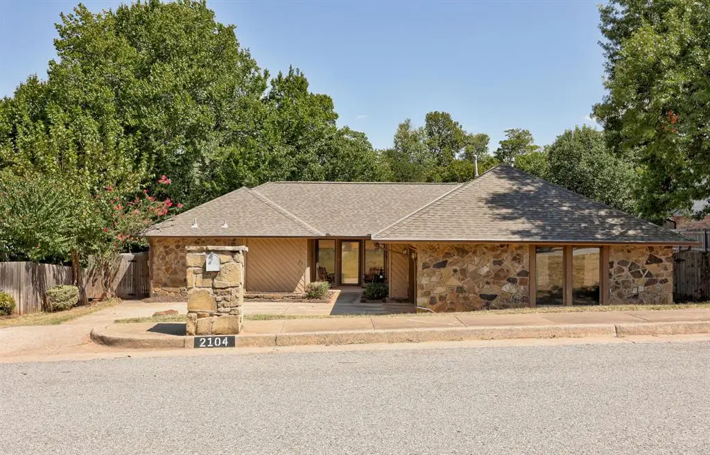2104 Bent Twig Circle, Edmond, OK 73013 - #1