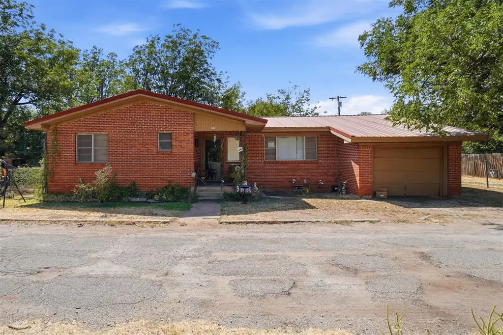 107 N Maryland Avenue, Mangum, OK 73554 - #1