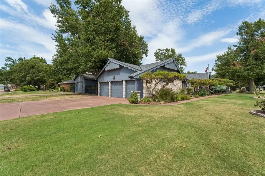 1527 Holliday Drive, Norman, OK 73069 - #3