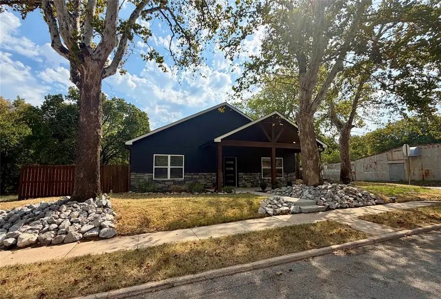 402 SE 1st Avenue, Ardmore, OK 73401 - #3